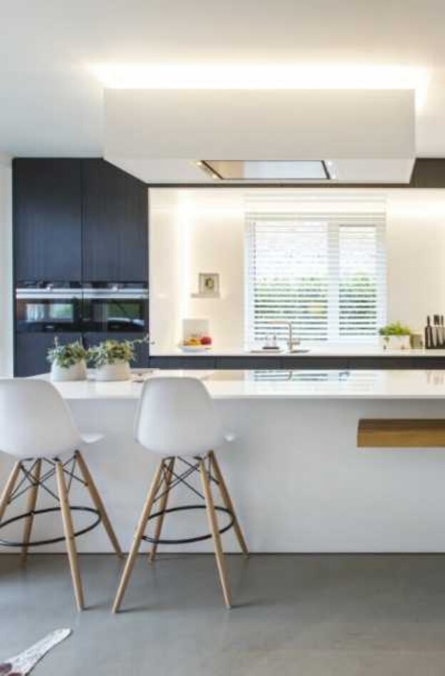 طراحی کابینت دو رنگ آشپزخانه