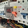 نصب کلید نشتی جریان و محافظ ولتاژ در تابلو ورودی برق واحد