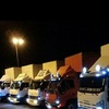 با کامیون های بزرگ 