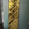 آینه دکوراتیو طلایی. طرح لوزی