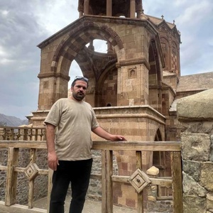 هوشنگ احمدی