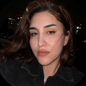 صبا مومیوند
