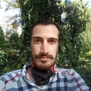 یونس حق شناس