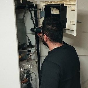 یونس طاهری