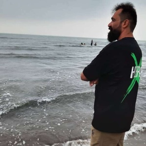 احسان محققیان