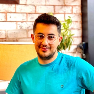 پوریا حسن آبادی